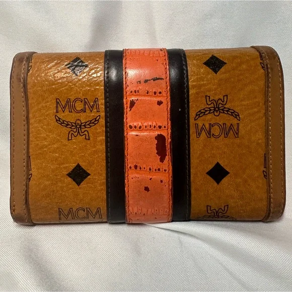 MCM Tote & Wallet Set - Picture 4 of 15